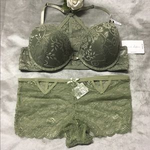 Plus Size Bra Set - 38C/L